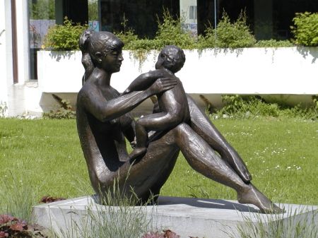 Mati z otrokom, 1982